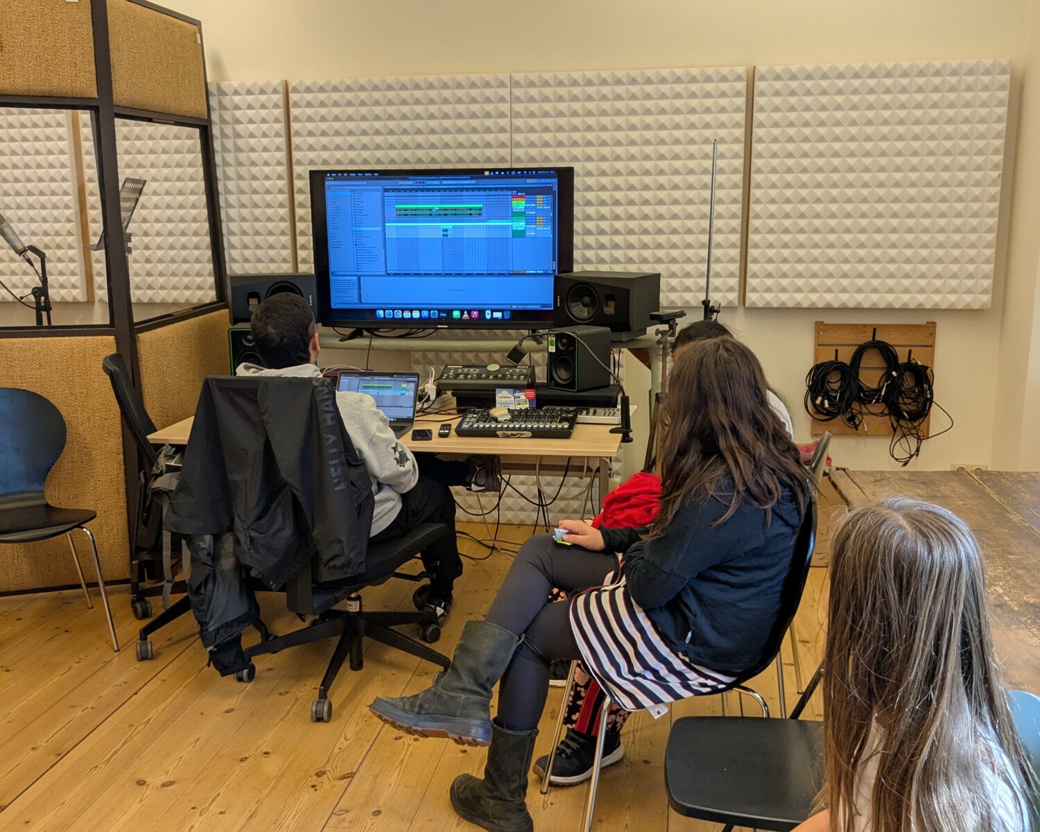 Kinder im Ton Studio