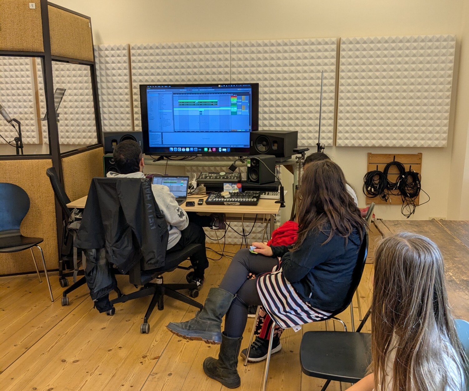 Kinder im Ton Studio